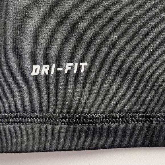 Nike Pro Women's 1/2 Zip Jacket Large Long Sleeve Black Athletic - Picture 9 of 9